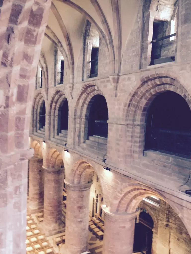 Round arches of the nave and triforium